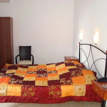 Vakhos Island * Agia Anna (Naxos)