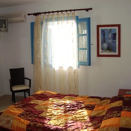 Vakhos Island * Agia Anna (Naxos)